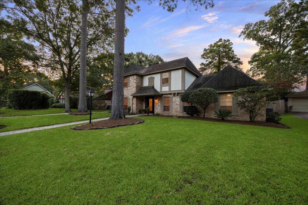 Photo of 3011 Redwood Lodge Drive, Houston, TX 77339 (MLS # 51322102)