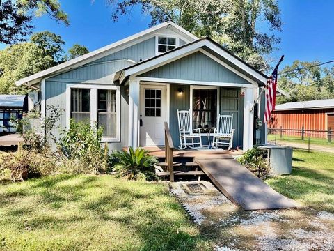 Homes For Sale - 114 Elm Branch Street<br/> Angelina County, Huntington, TX 75949