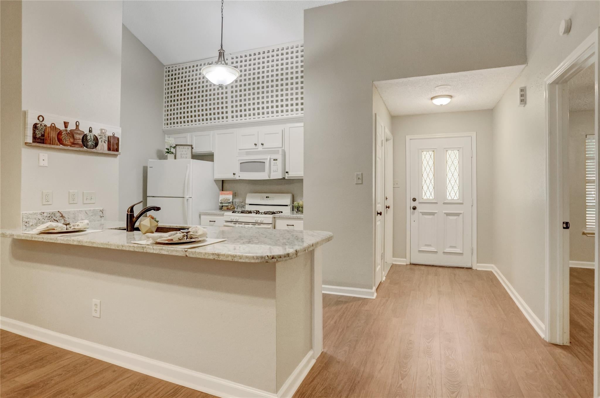 686 W Country Grove Circle