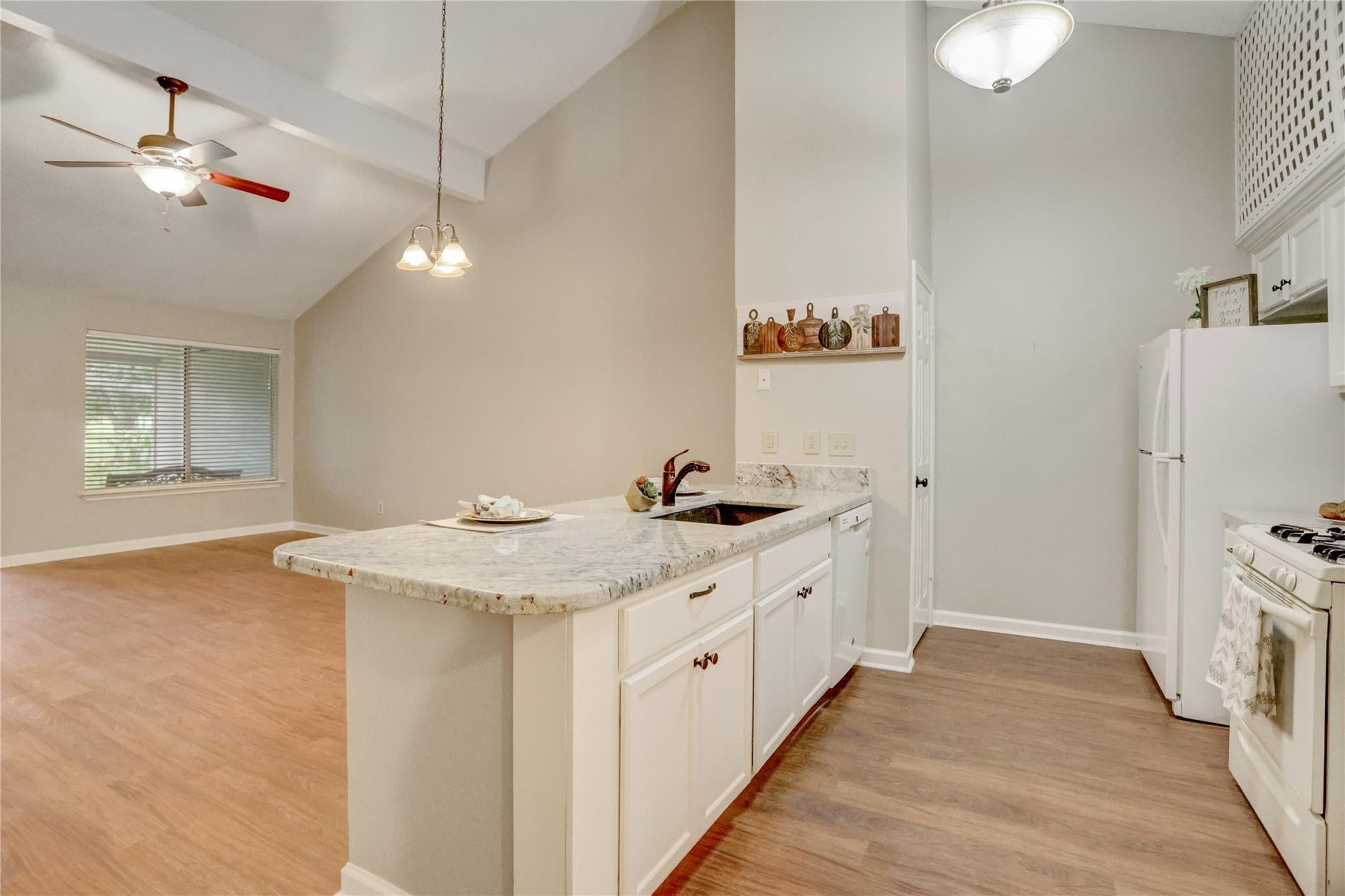 686 W Country Grove Circle
