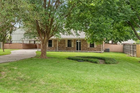 Homes For Rent - 222 Cool Cove<br/> Montgomery, TX 77356