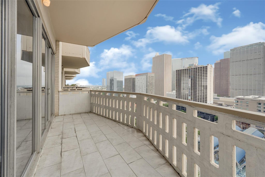 Photo of 2016 Main Street #1707, Houston, TX 77002 (MLS # 64801818)