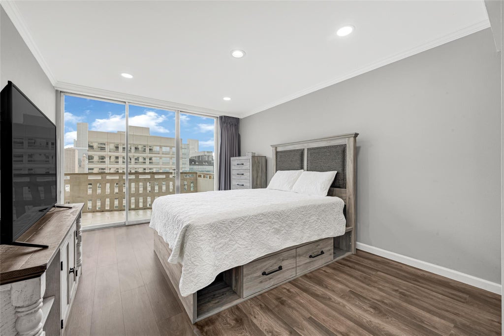 Photo of 2016 Main Street #1707, Houston, TX 77002 (MLS # 64801818)