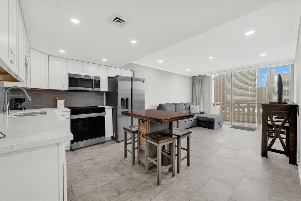 Photo of 2016 Main Street #1707, Houston, TX 77002 (MLS # 64801818)