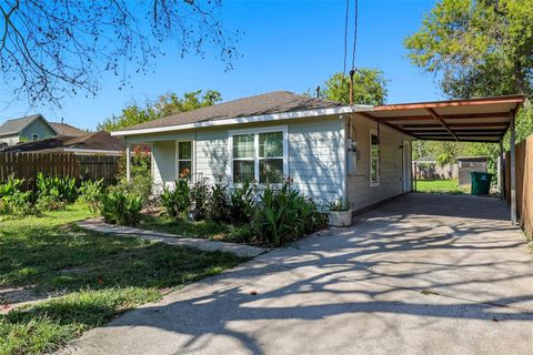 Photo of 5415 Queensland Street, Houston, TX 77028 (MLS # 86694959)
