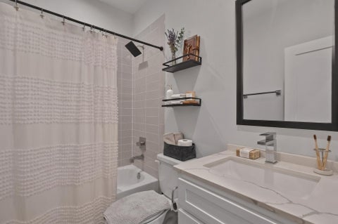 Tiny photo for 825 Martin Street, Houston, TX 77018 (MLS # 43909073)