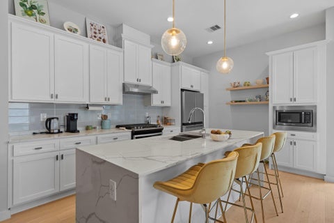 Tiny photo for 825 Martin Street, Houston, TX 77018 (MLS # 43909073)