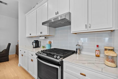Tiny photo for 825 Martin Street, Houston, TX 77018 (MLS # 43909073)
