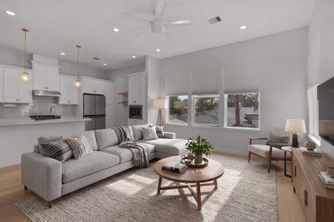 Tiny photo for 825 Martin Street, Houston, TX 77018 (MLS # 43909073)
