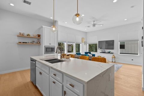 Tiny photo for 825 Martin Street, Houston, TX 77018 (MLS # 43909073)