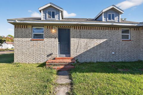 Photo of 1548 W 5th Street, Port Arthur, TX 77640 (MLS # 53568895)