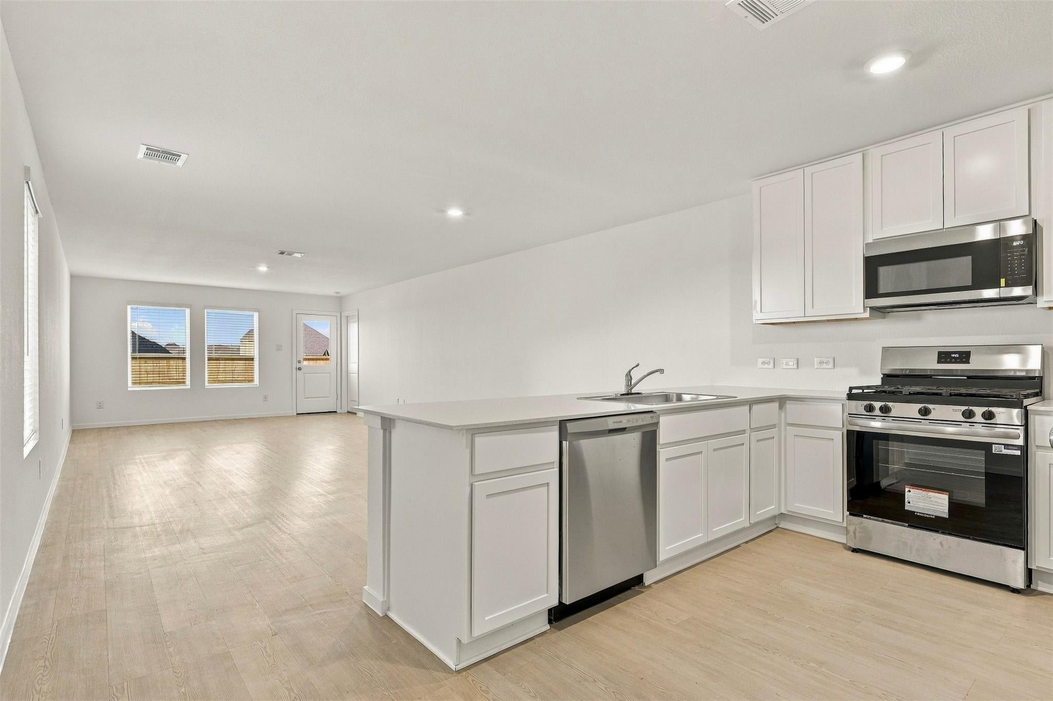 1643 Windrose Bend