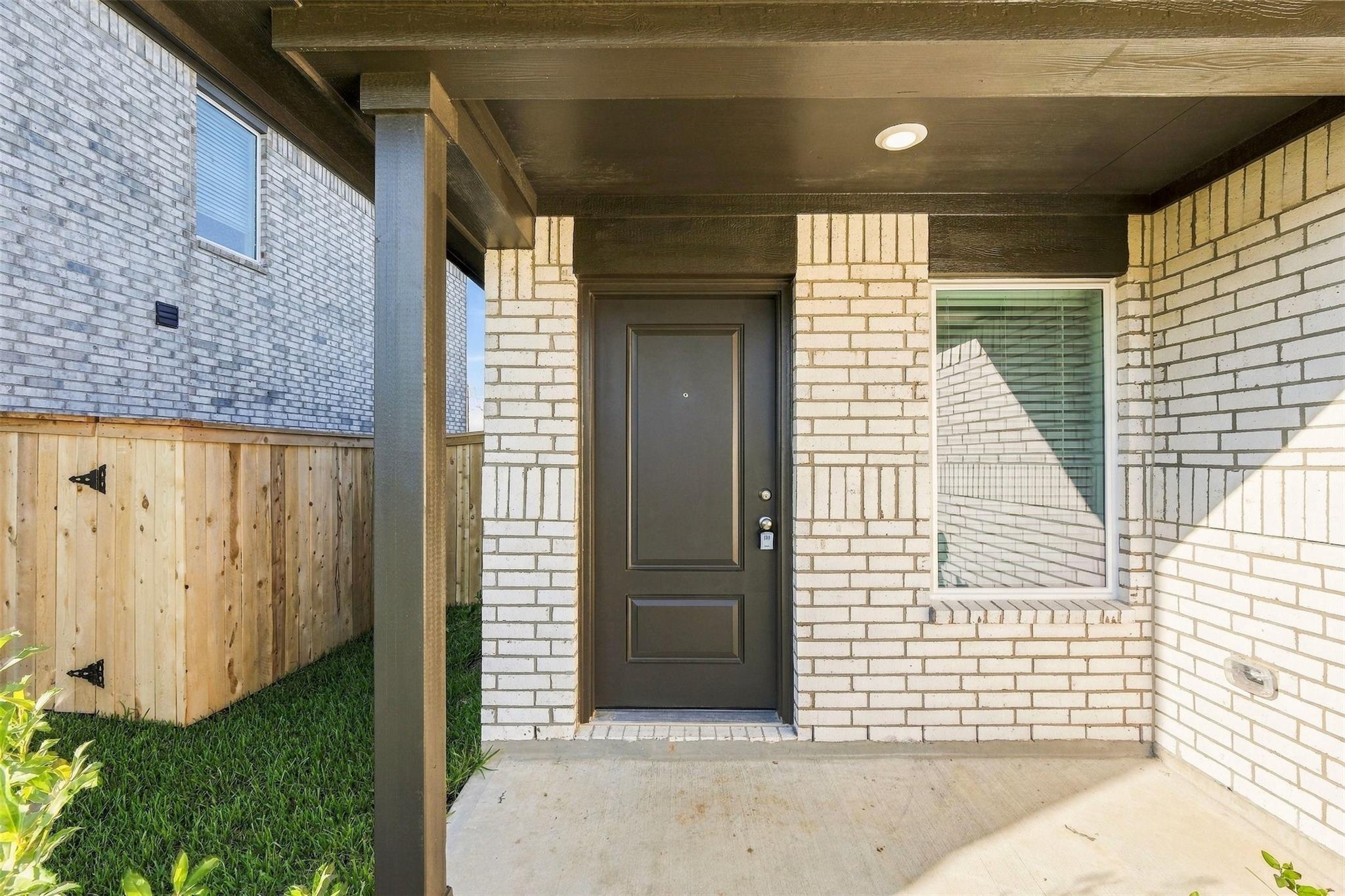 1643 Windrose Bend