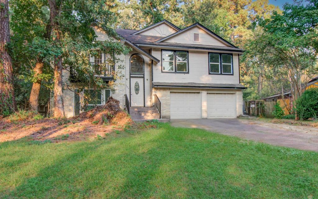 Photo of 5006 Village Springs Drive, Houston, TX 77339 (MLS # 34977516)