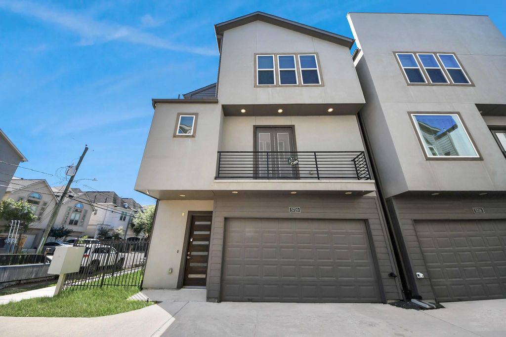 Photo of 5720 Petty Street, Houston, TX 77007 (MLS # 93567705)