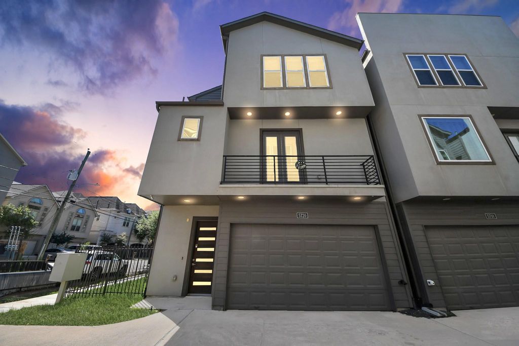 Photo of 5720 Petty Street, Houston, TX 77007 (MLS # 93567705)