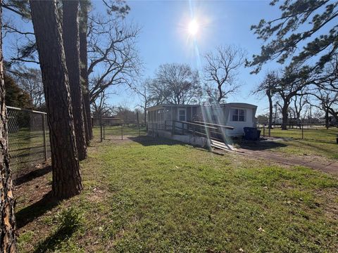 Photo of 116 Avenue C, Brazoria, TX 77422 (MLS # 47757785)