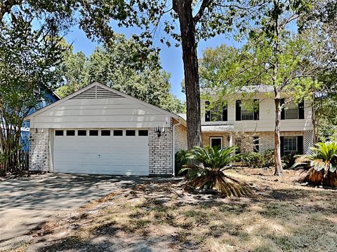 Photo of 3910 Cedar Forest Drive, Houston, TX 77339 (MLS # 40439941)