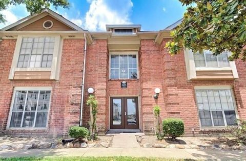 Photo of 12100 Overbrook Lane #17D, Houston, TX 77077 (MLS # 46731858)