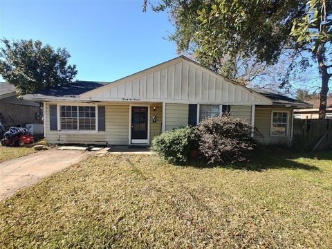 Photo of 2114 7th Street, Port Neches, TX 77651 (MLS # 45666835)