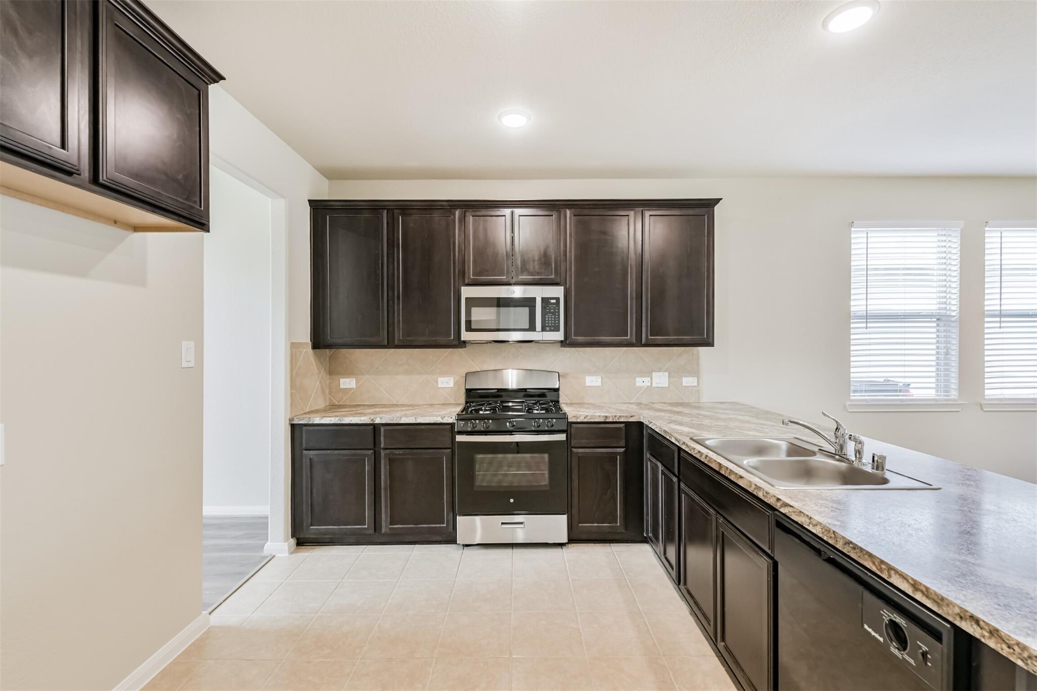 Houston, Texas 77014, United States, 4 Bedrooms Bedrooms, ,3 BathroomsBathrooms,Residential,Active,219597