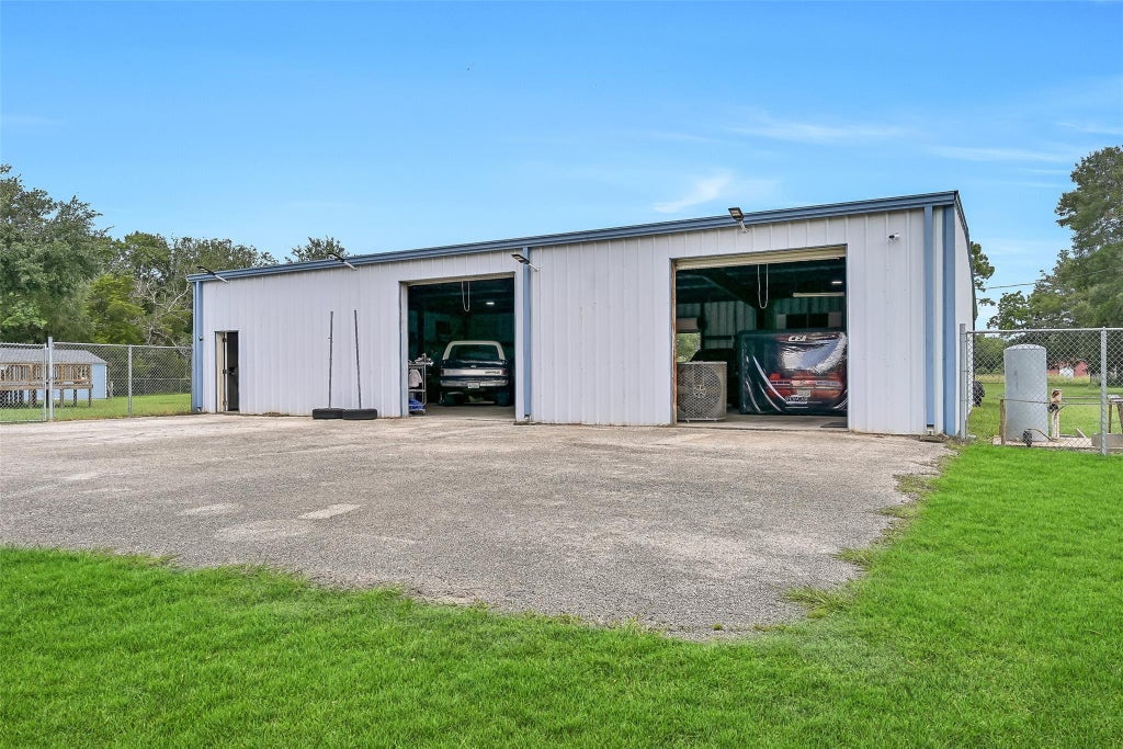 Photo of 18424 Avenue A, Alvin, TX 77511 (MLS # 34281476)