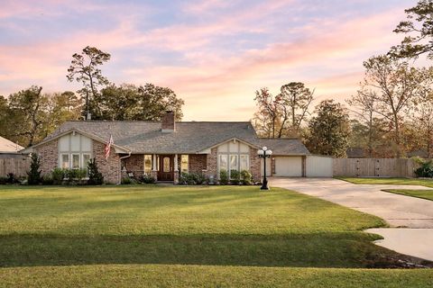 Photo of 1006 Castle Hill Trail, Kingwood, TX 77339 (MLS # 60780033)
