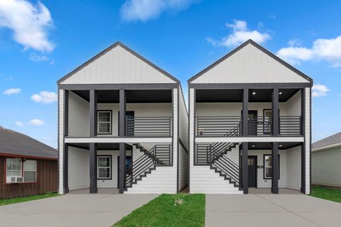 Photo of 428 Rhode Island St St, Houston, TX 77029 (MLS # 57874005)