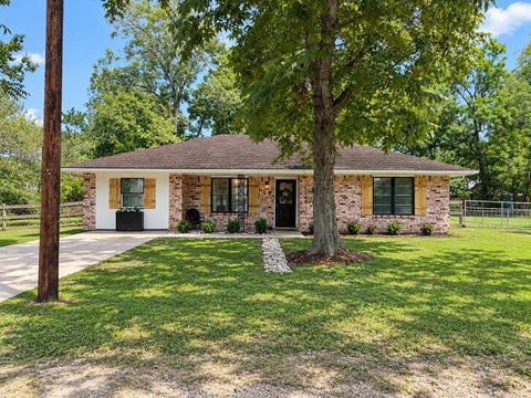 Photo of 203 Peach, Daisetta, TX 77533 (MLS # 58581940)