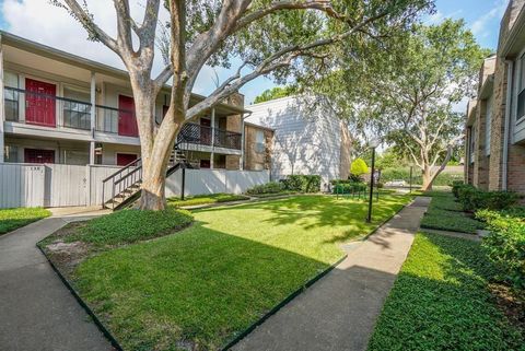 Photo of 2110 Wilcrest Drive #138, Houston, TX 77042 (MLS # 60073640)