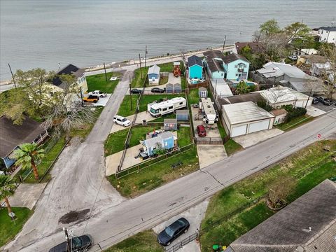 4403 W Bayshore Drive Bacliff TX 77518