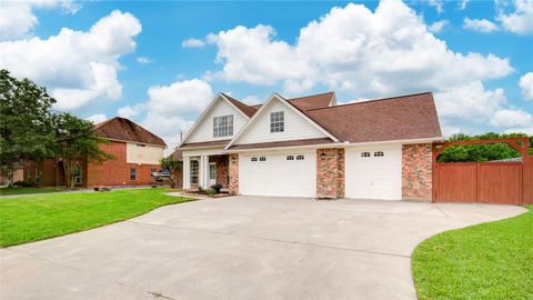 Photo of 127 Indian Warrior Trail, Lake Jackson, TX 77566 (MLS # 63787664)