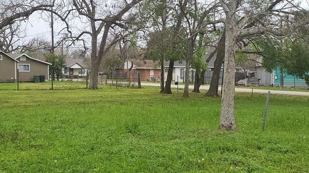 Photo of 3219 Des Chaumes Street, Houston, TX 77026 (MLS # 25835223)