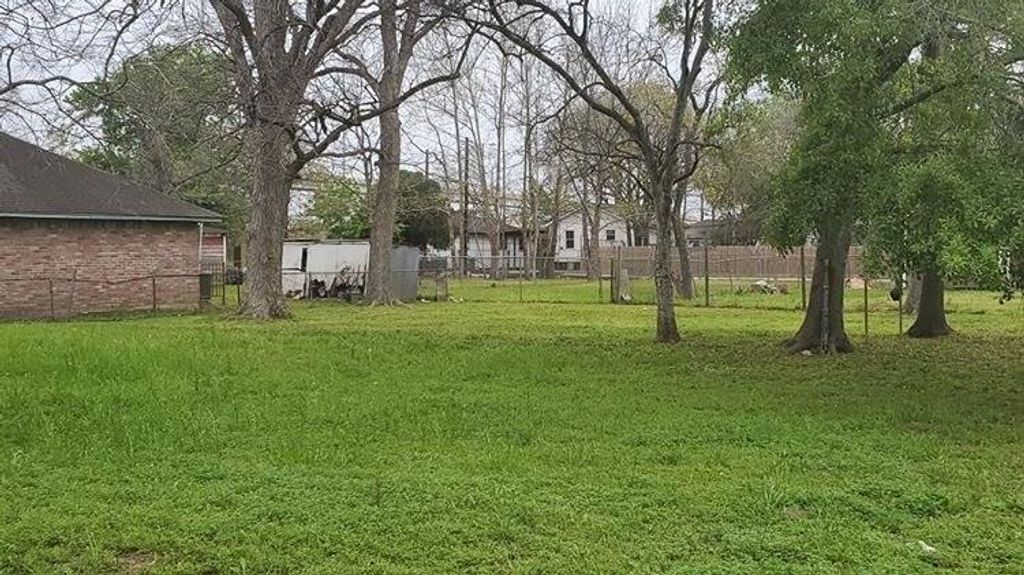 Photo of 3219 Des Chaumes Street, Houston, TX 77026 (MLS # 25835223)