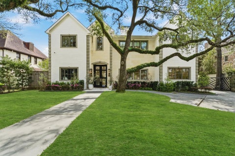 Homes For Sale - 2211 Troon Road<br/> Houston, TX 77019