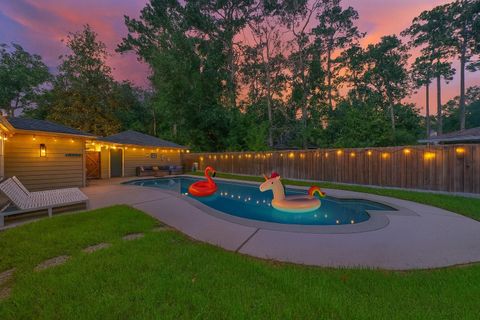 Photo of 563 Landfall Ln LN, Conroe, TX 77302 (MLS # 51288258)