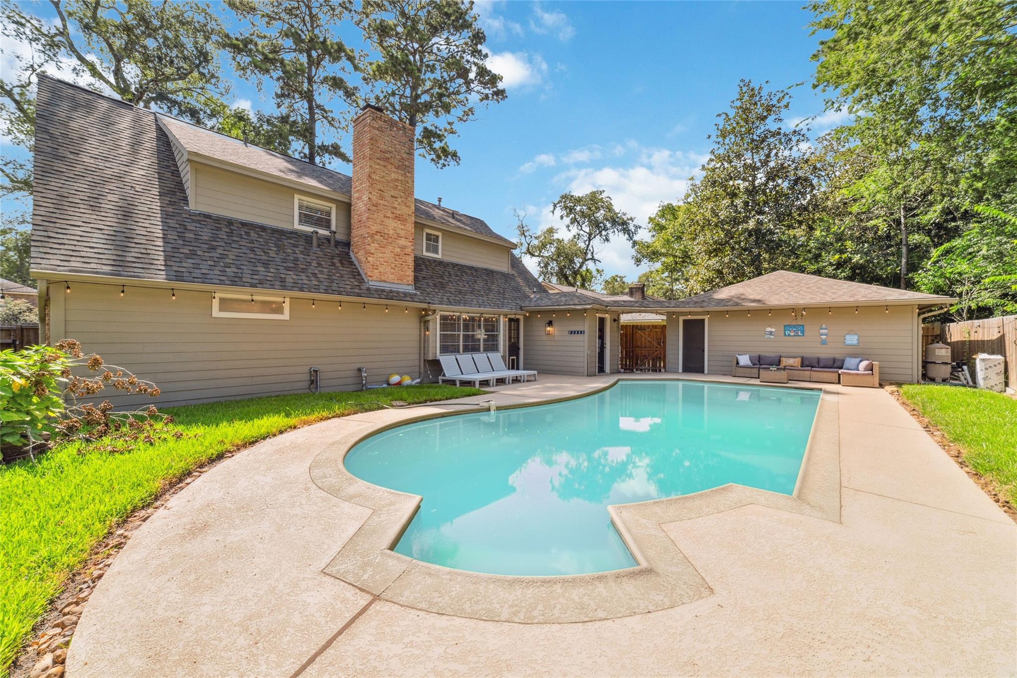 563 Landfall Ln
