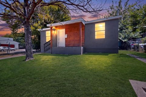 Photo of 336 Bonnie View Road, Dallas, TX 75203 (MLS # 74093898)