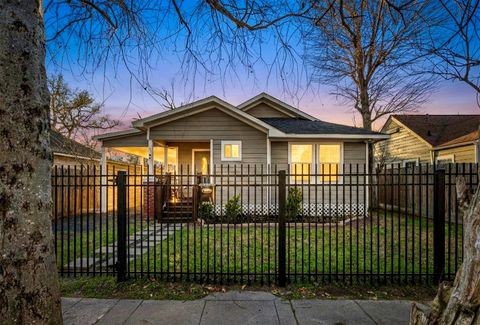 Photo of 1405 Walton Street, Houston, TX 77009 (MLS # 63906756)