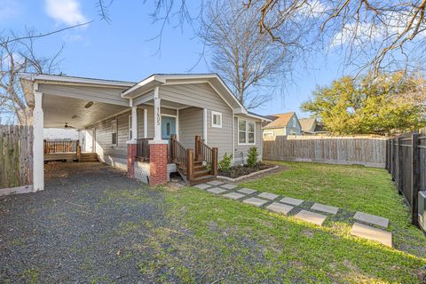 Photo of 1405 Walton Street, Houston, TX 77009 (MLS # 63906756)
