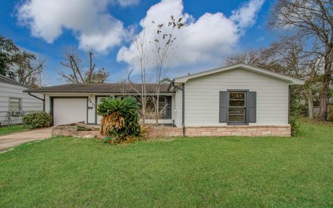 Photo of 2417 Pecan Street, Dickinson, TX 77539 (MLS # 84110770)