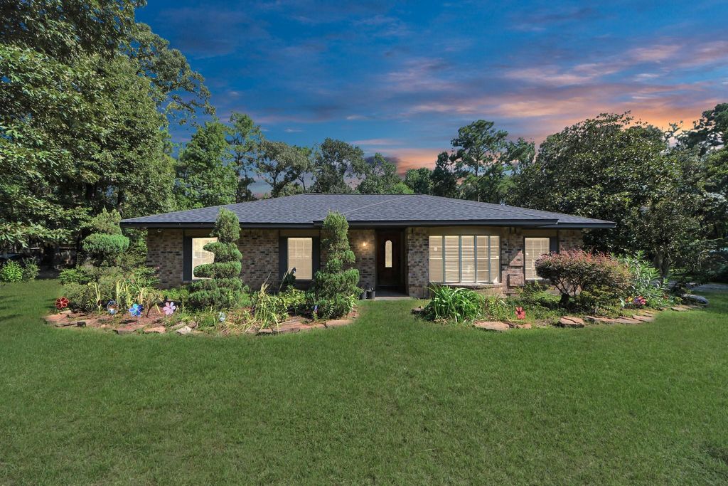 Photo of 20281 N Hillcrest Drive, Porter, TX 77365 (MLS # 19728644)