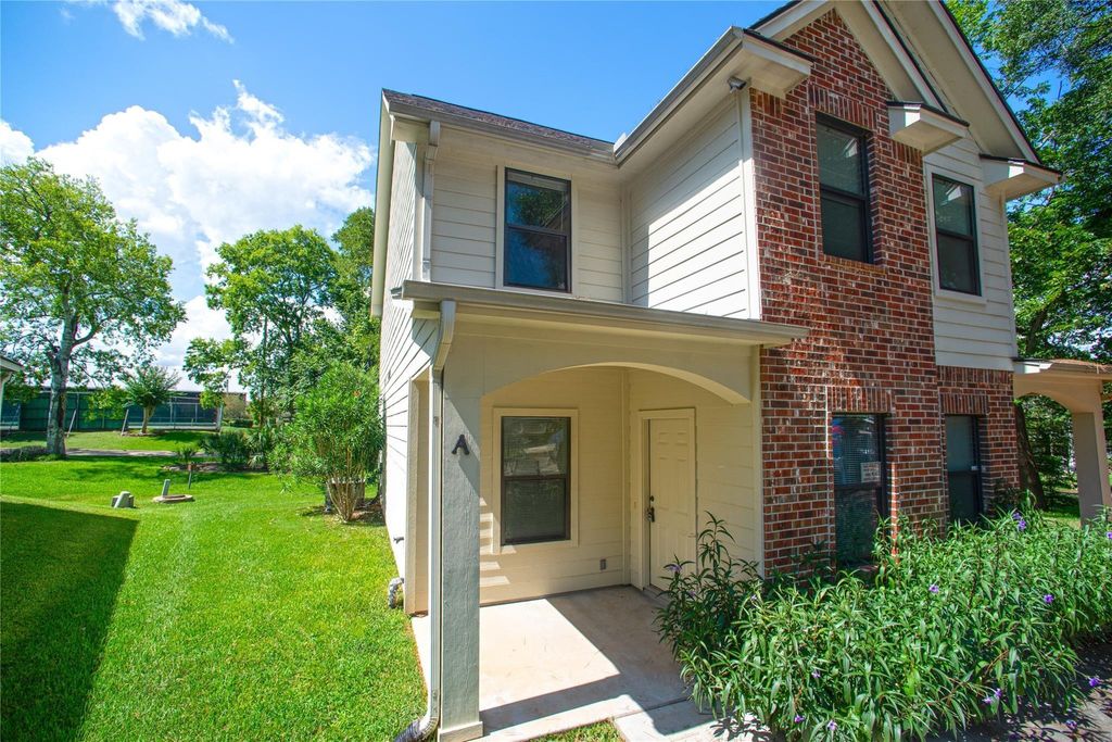 Photo of 1426 April Villas #A, Conroe, TX 77356 (MLS # 61182699)