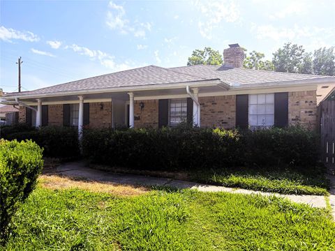 Photo of 3908 Balcones Drive, Houston, TX 77034 (MLS # 5992179)