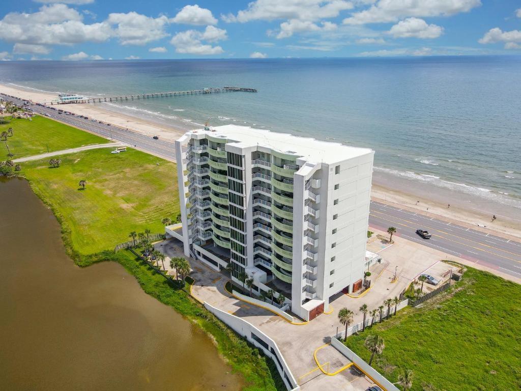 9420 Seawall Boulevard 705