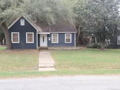 Homes For Sale - 2824 5th Street<br/> Bay City, TX 77414