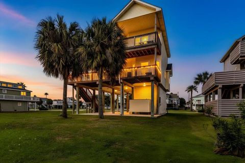 Photo of 13609 Pirates Beach Boulevard, Galveston, TX 77554 (MLS # 81160067)