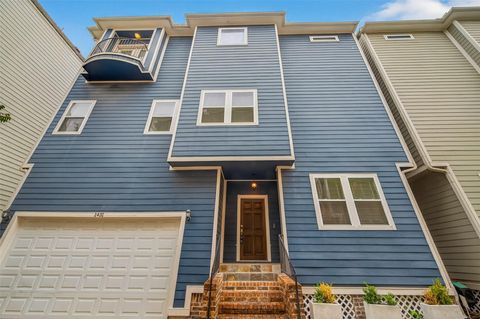 Photo of 1431 W 25th Street, Houston, TX 77008 (MLS # 89573842)