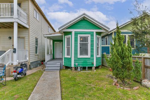 Photo of 4016 Ursuline Street, Galveston, TX 77550 (MLS # 41934301)