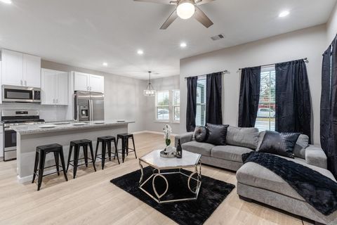 Tiny photo for 4661 Clover Street #B, Houston, TX 77051 (MLS # 62582108)